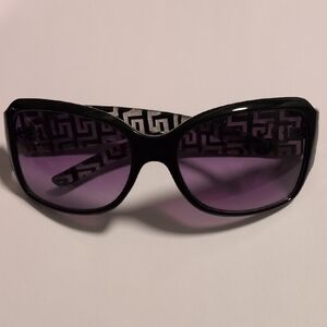 Elegant Black and Purple Women's Sunglasses